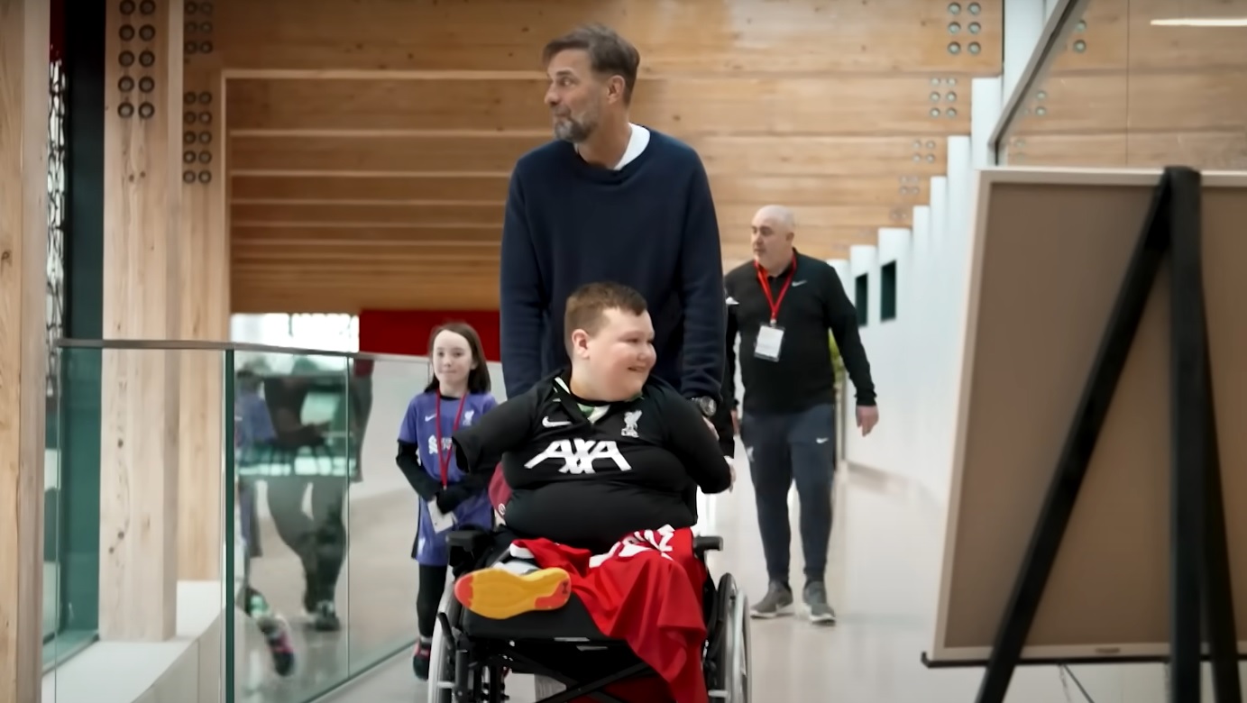 Piękny gest Juergena Kloppa. Spełnił marzenie niepełnosprawnego chłopca [WIDEO]