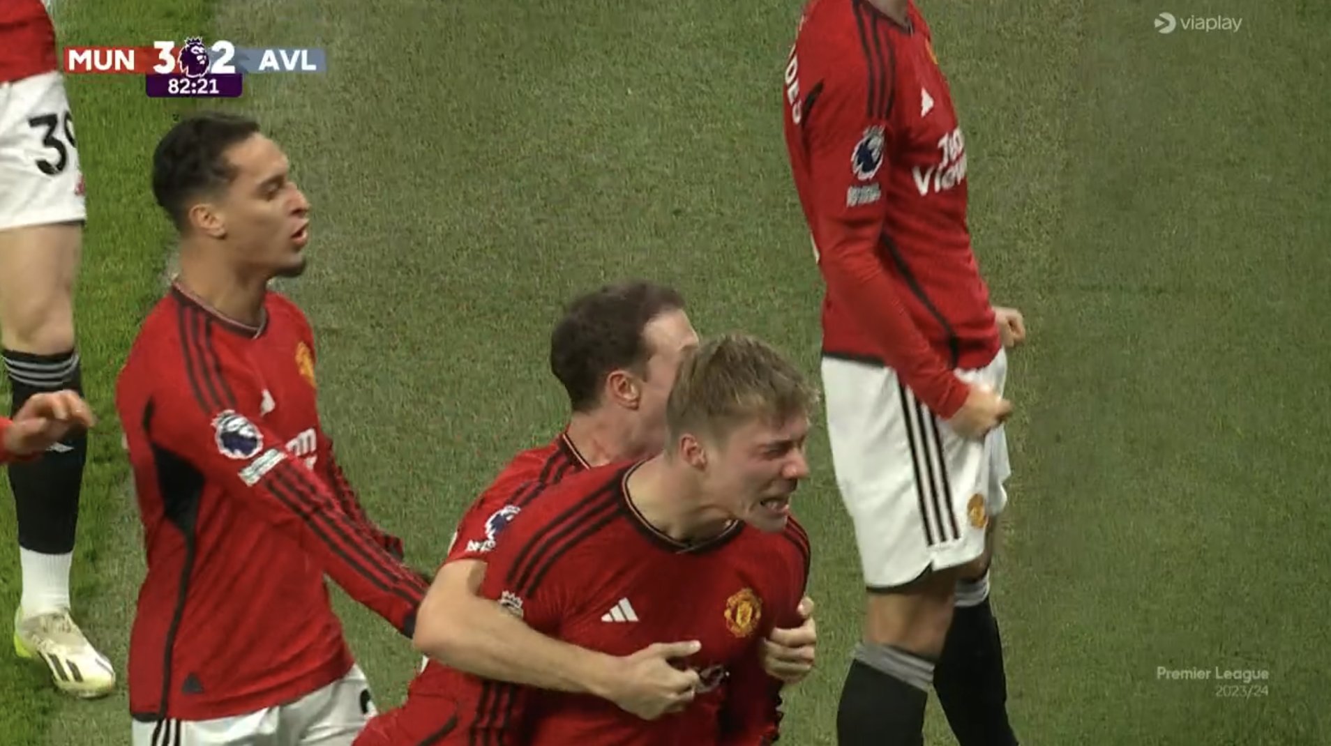 Manchester United leżał na deskach i... znokautował Aston Villę! Wielki powrót "Czerwonych Diabłów"! [WIDEO]
