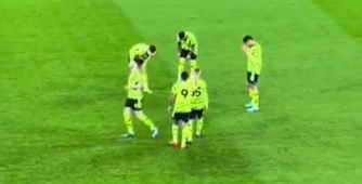 Piłkarze Arsenalu na świeczniku. Oberwali za zachowanie wobec młodych kibiców [WIDEO]
