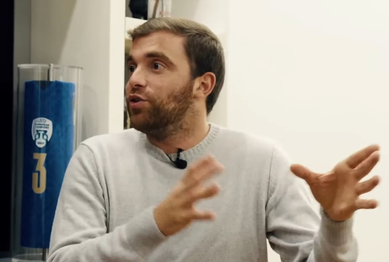 "Zaczęli mnie atakować". Romano podpadł kibicom znanego klubu. Dziennikarz ujawnił szczegóły [WIDEO]
