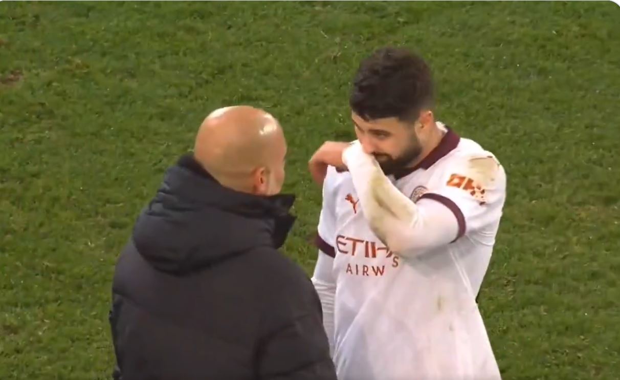 Piłkarze City cieszyli się z wygranej, Guardiola wziął jednego z nich na wykład. Bezcenna reakcja [WIDEO]