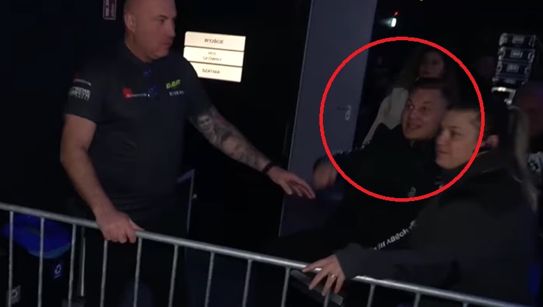 Udzielał wywiadu i dostał w głowę... butelką! Gorąco przed galą Clout MMA 3 [WIDEO]