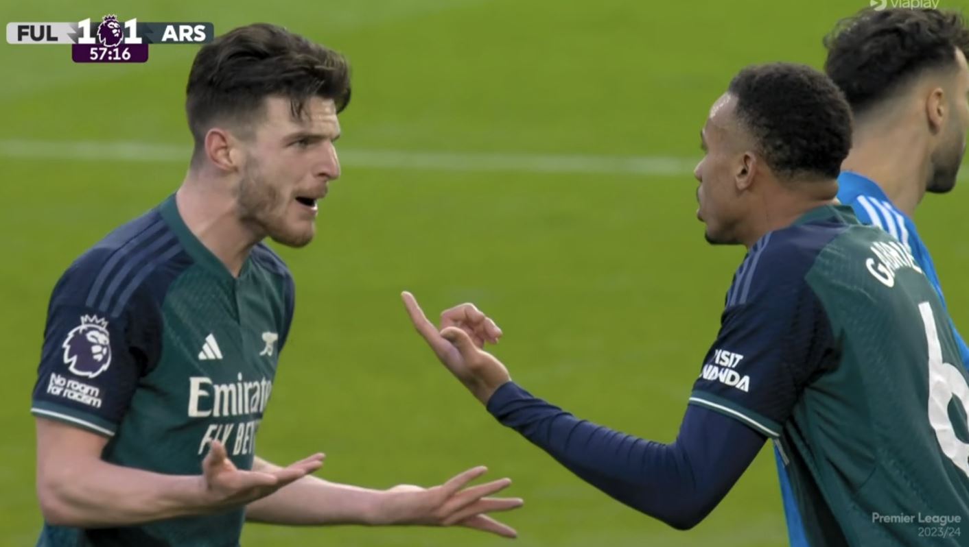 Arsenal przegrał kolejne derby w Premier League! Jakub Kiwior nie upilnował rywala przy golu [WIDEO]