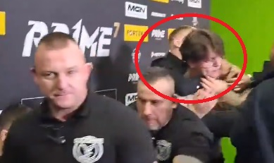 Udzielał wywiadu i został zaatakowany... duszeniem zza pleców. Awantura przed Prime MMA 7 [WIDEO]