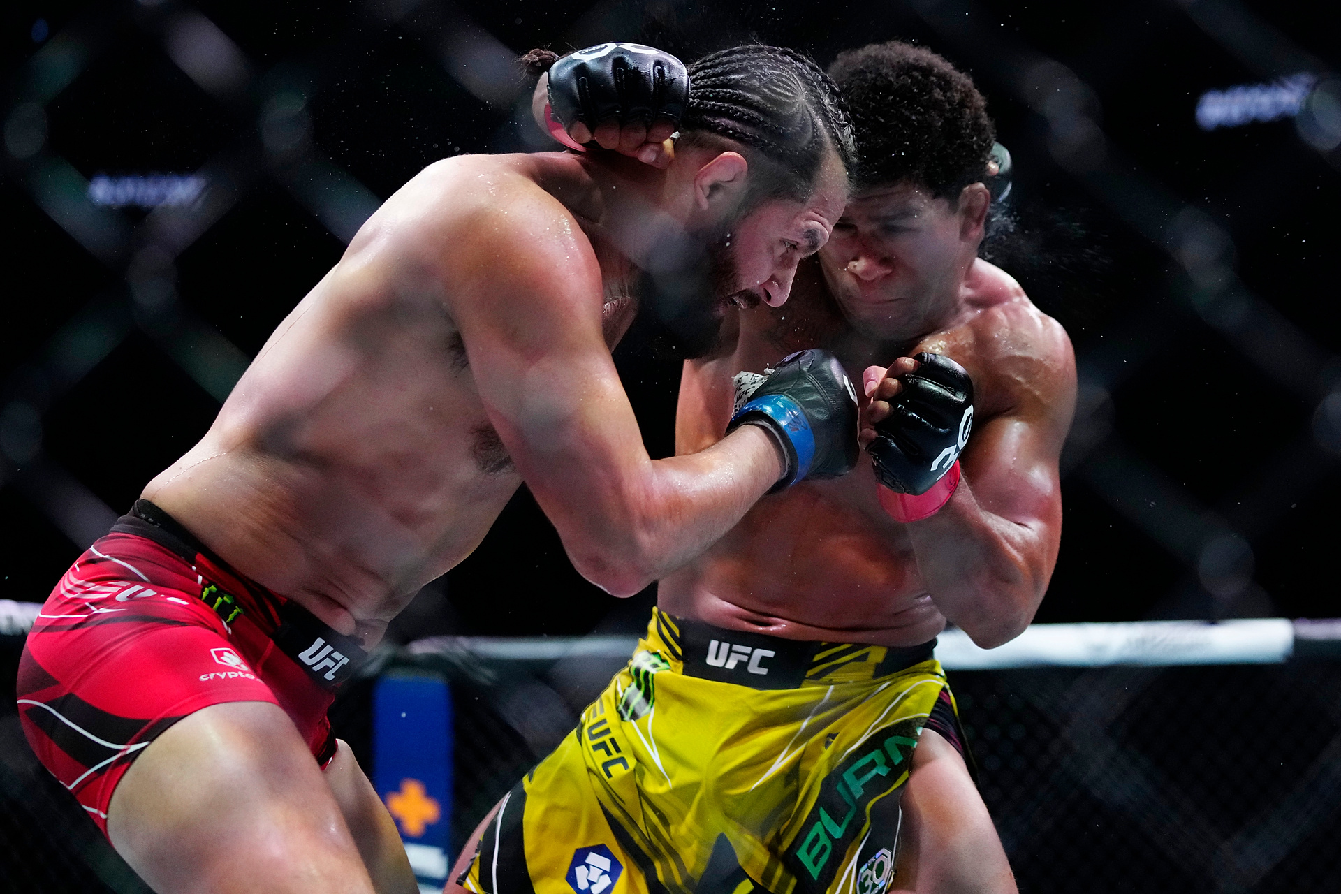 Weteran UFC coraz bliżej powrotu do oktagonu. Może zawalczyć ze słynnym Youtuberem