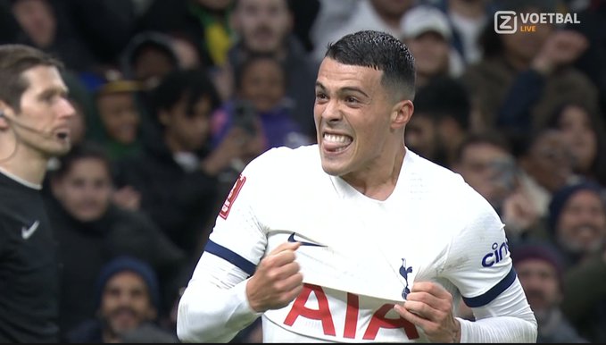 Obłędny gol na wagę awansu! Idealne uderzenie piłkarza Tottenhamu [WIDEO]