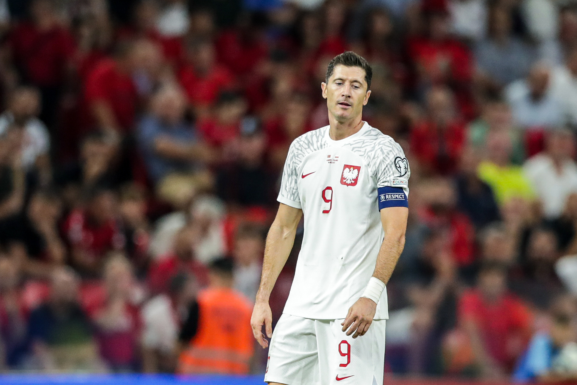 "Zbyt duża kara. Nieśmieszny żart". Eksperci stają w obronie Lewandowskiego. Poszło o głośny plebiscyt