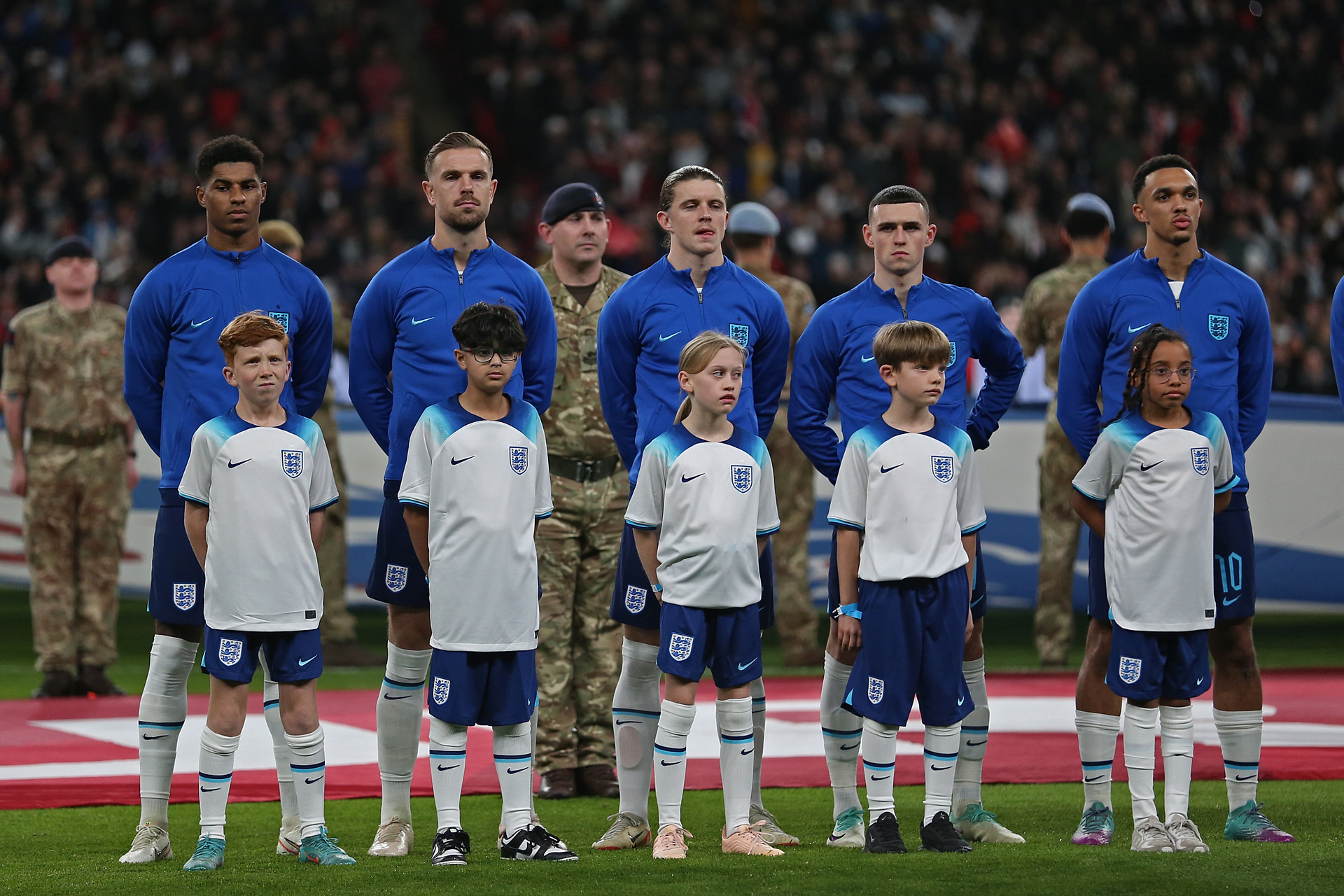Reprezentant Anglii chce za wszelką cenę wrócić do Premier League. Szybko pożałował letniego transferu