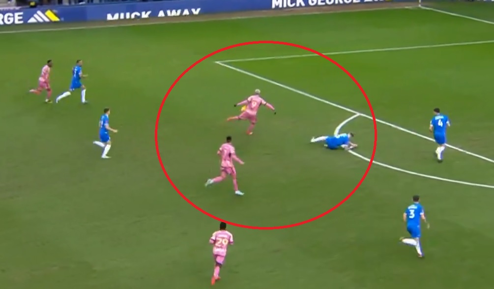Patrick Bamford uderzył niczym piłkarscy geniusze. Zjawiskowy gol w Pucharze Anglii [WIDEO]