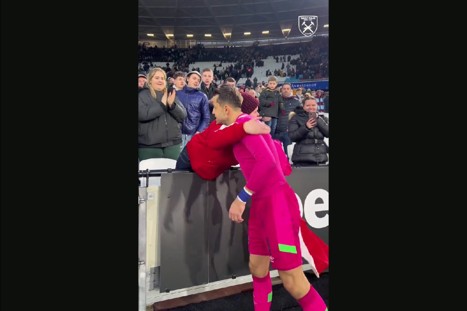 Piękny gest Łukasza Fabiańskiego. Polski bramkarz skradł serca kibiców [WIDEO]