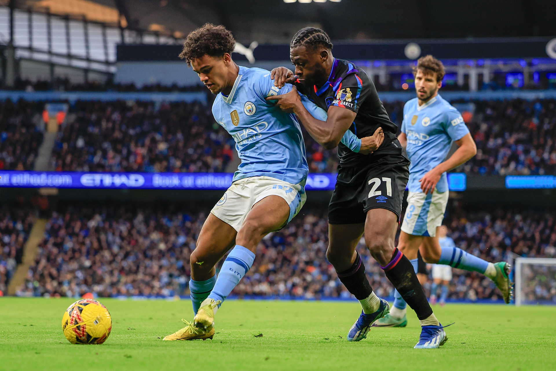 FIFA zablokowała mu transfer, Manchester City “ukradł” go i nie żałuje. Oto wielki talent w ekipie Guardioli