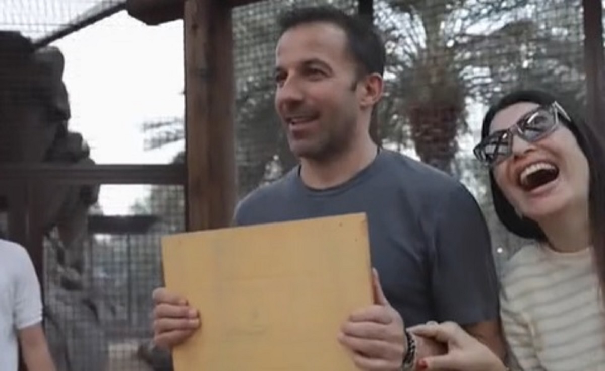 Słynny pięściarz zmierzył się z dzikim zwierzęciem. Wszystkiemu przyglądał się Alessandro Del Piero [WIDEO]