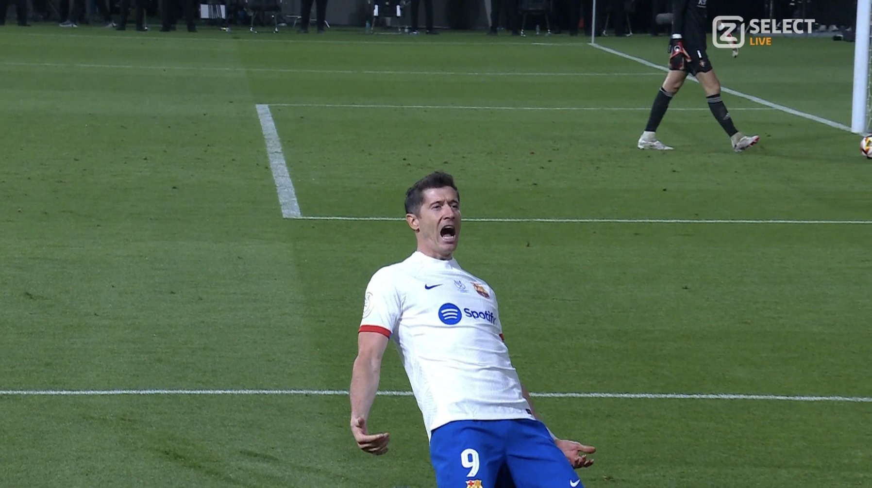 Robert Lewandowski znów trafił dla FC Barcelony! Kontrowersyjna bramka reprezentanta Polski [WIDEO]