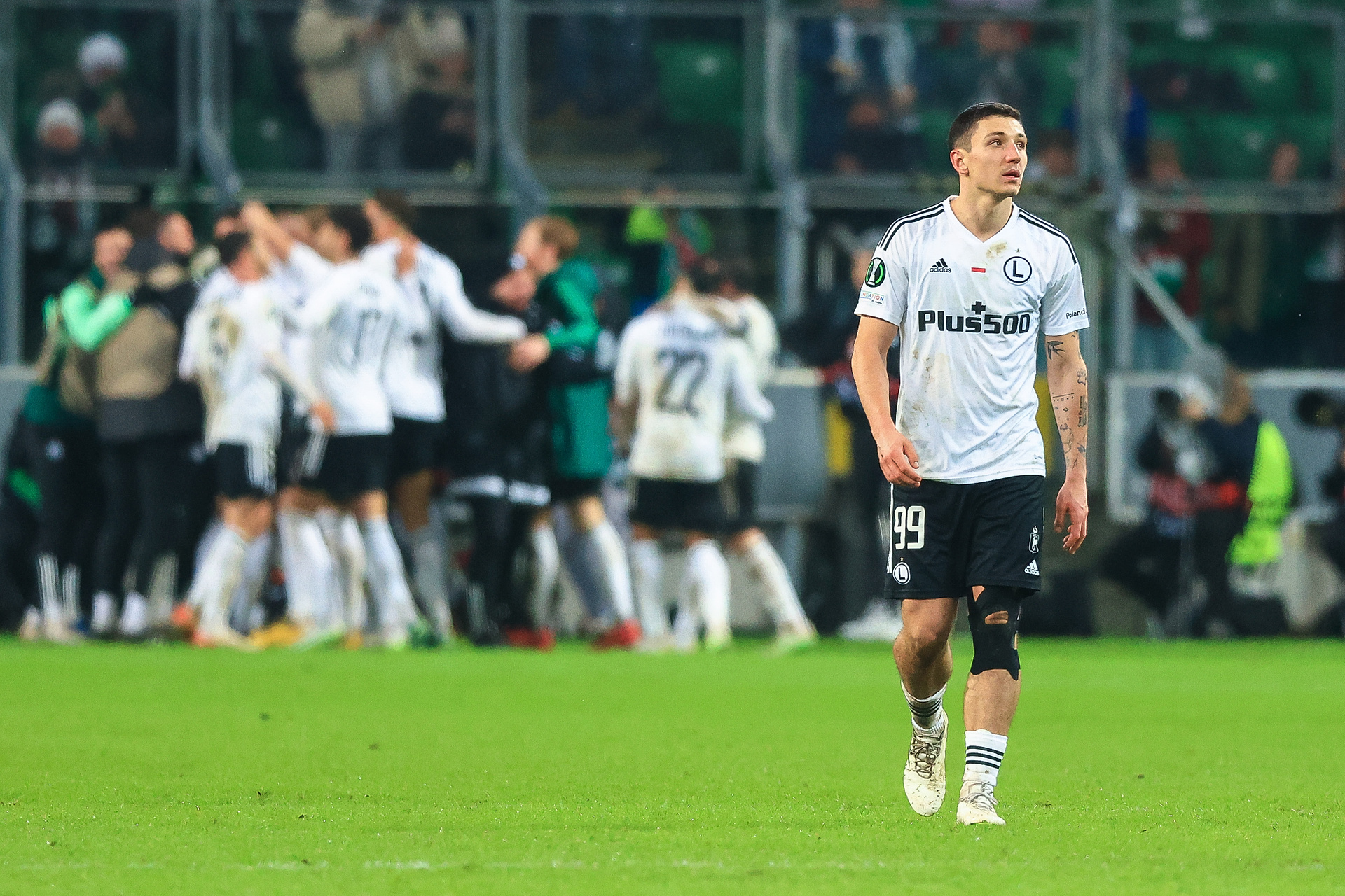 "Mam nadzieję, że nie będziesz za mną tęsknił". Koledzy z Legii pożegnali Slisza, transfer już niebawem