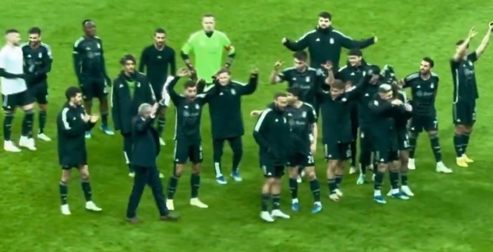 Efektowna wygrana w debiucie Fernando Santosa. Besiktas wygrał pierwszy mecz pod wodzą Portugalczyka [WIDEO]