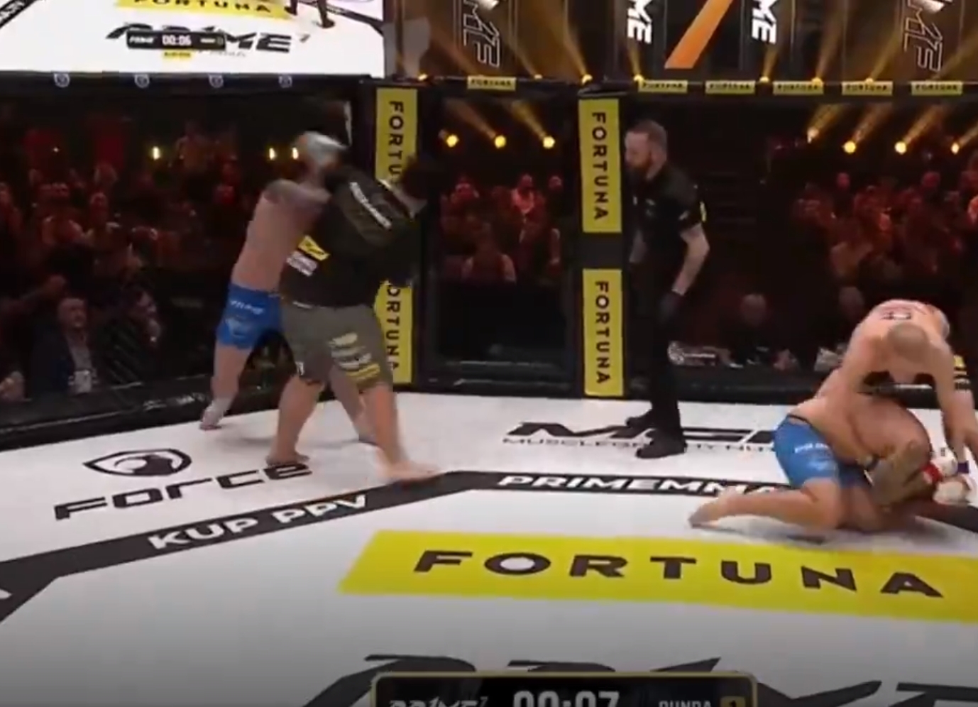 Szalone starcie na Prime MMA. Czterech zawodników w klatce, mocne zakończenie walki [WIDEO]