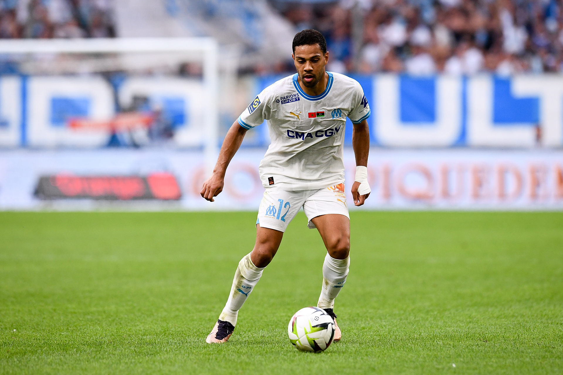 Szejkowie ściągają piłkarza z Ligue 1. Na stole leżą miliony
