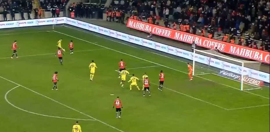 Sebastian Szymański bohaterem Fenerbahce! Decydująca asysta reprezentanta Polski [WIDEO]