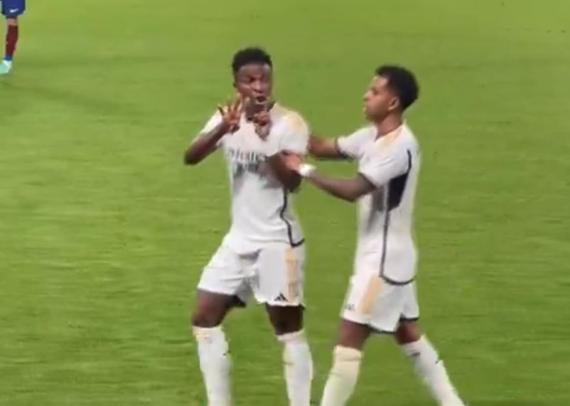 Vinicius Junior starł się z piłkarzami FC Barcelony. Wymowny gest Brazylijczyka, przeprosiny po meczu [WIDEO]