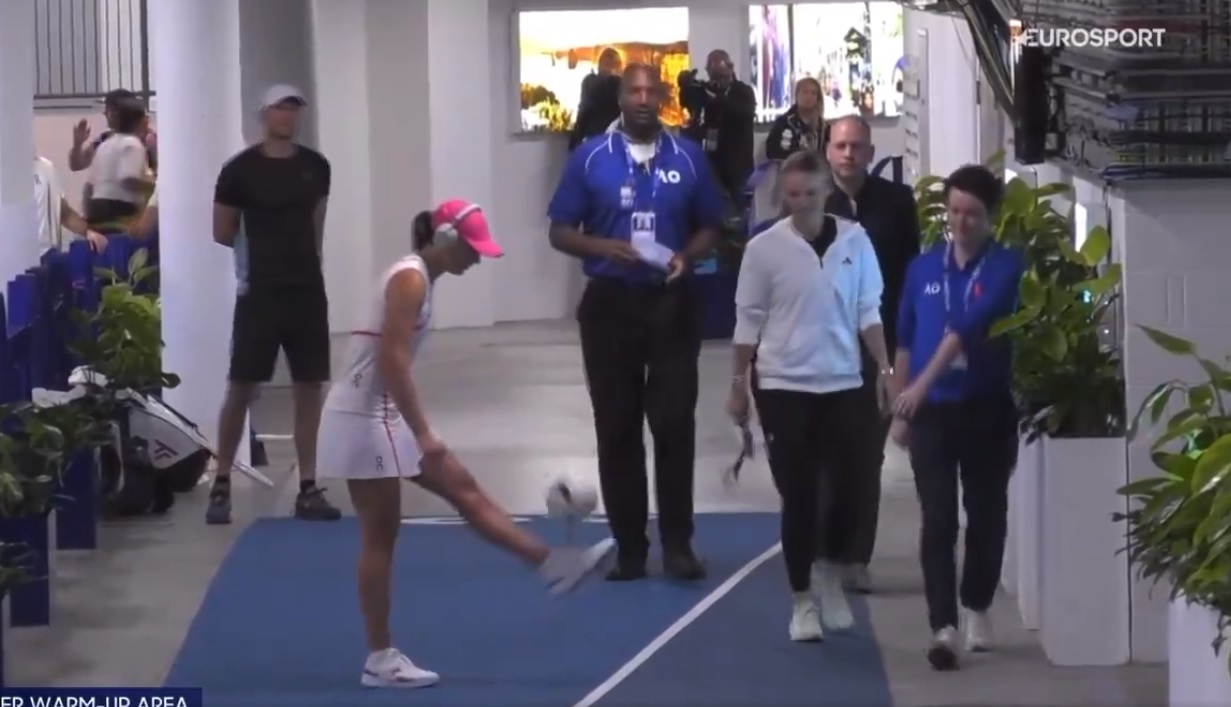Popisowa żonglerka Igi Świątek. Tak rozgrzewa się liderka rankingu WTA [WIDEO]