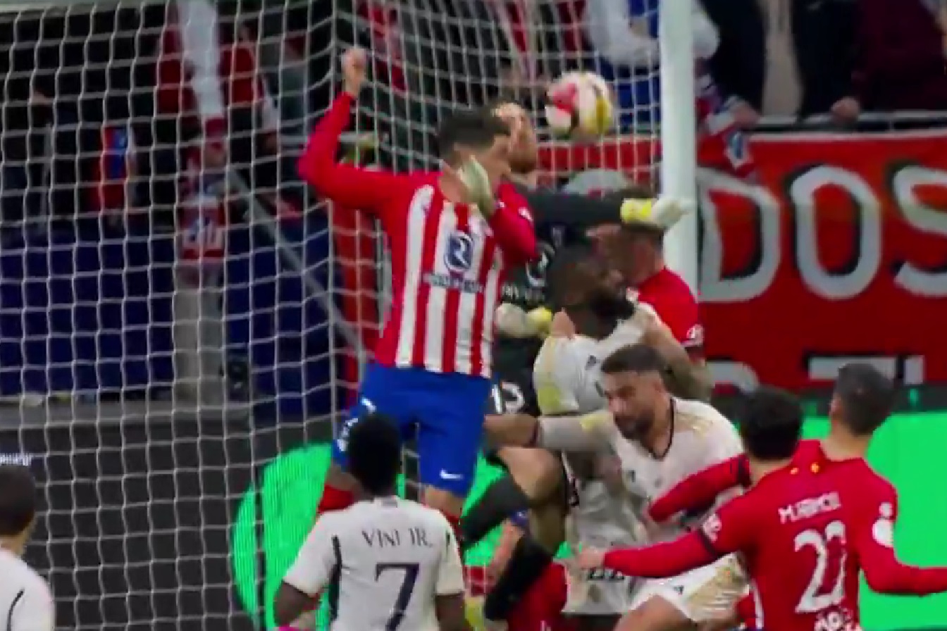 Koszmarna interwencja Jana Oblaka! Bramkarz Atletico podarował gola Realowi Madryt [WIDEO]