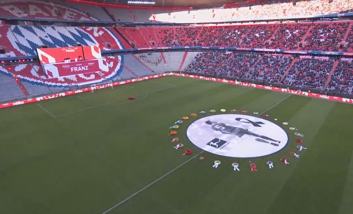 Poruszająca uroczystość na stadionie Bayernu. Wielkie osobistości przyjechały pożegnać Beckenbauera [WIDEO]