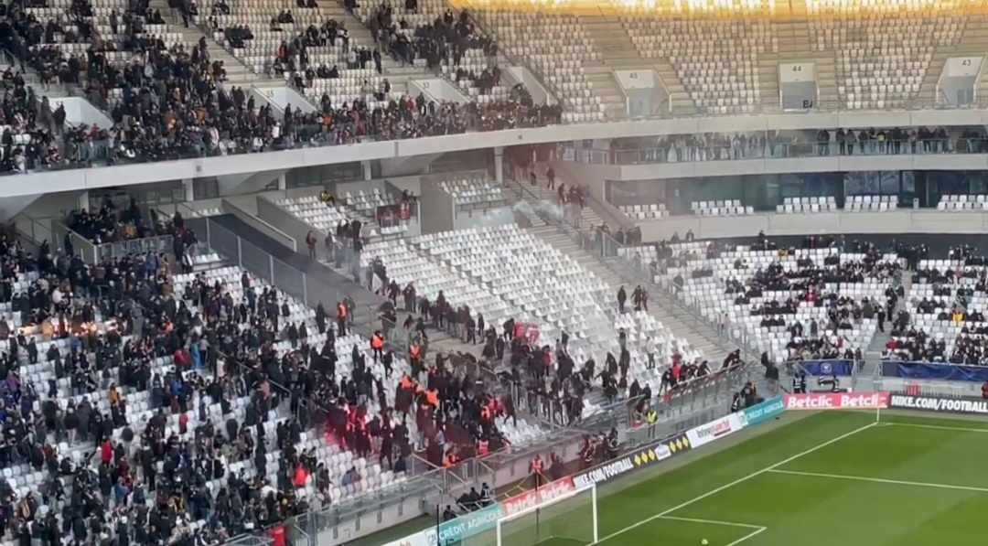 Skandal przed meczem ekipy Marcina Bułki! Wielka bójka na stadionie drugoligowca [WIDEO]