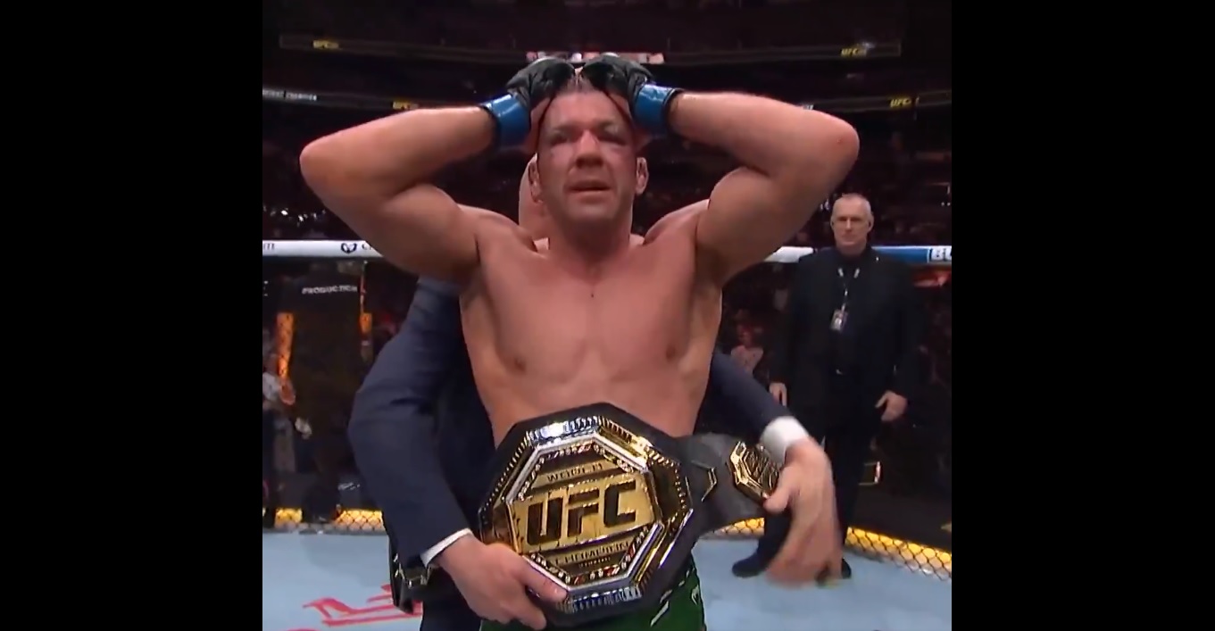 Były mistrz KSW zdobył pas UFC! Sędziowie nie byli jednomyślni