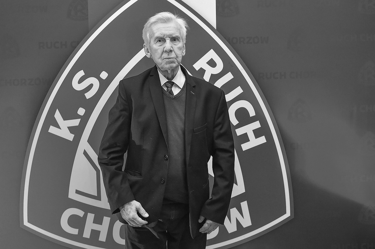 "Niebieska eRka znów okryła się żałobą". Ruch Chorzów opłakuje śmierć swojej legendy
