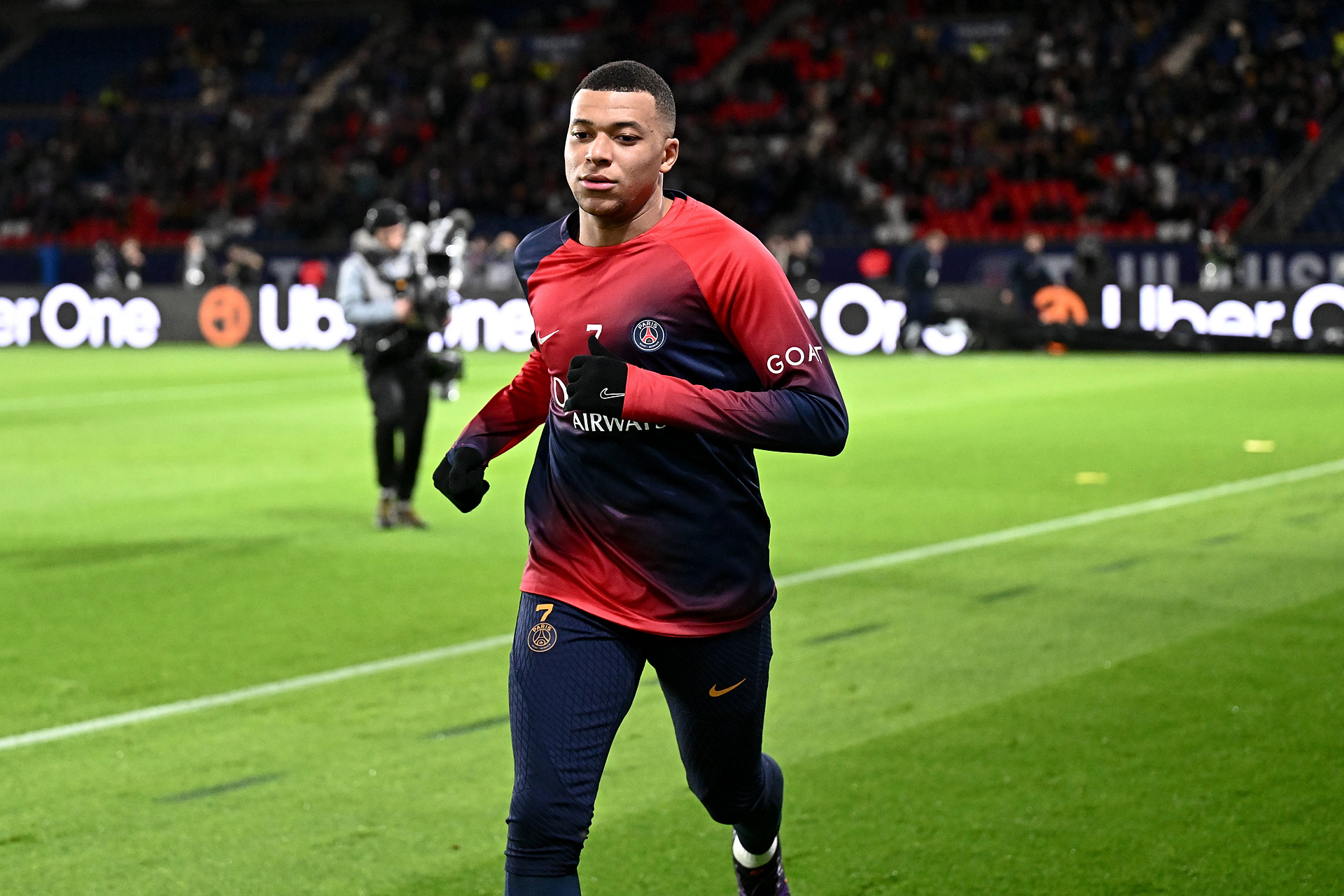 Kylian Mbappe uderzył pięścią w stół. Mocna reakcja gwiazdy PSG na skandaliczne wydarzenia