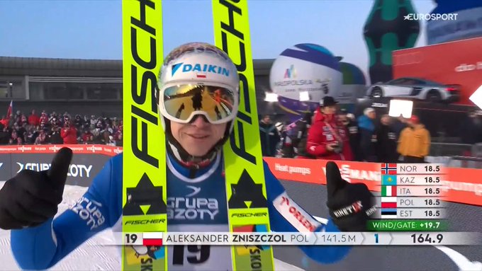 Fenomenalny występ Polaków w Zakopanem! Zniszczoł powalczy o podium, przeleciał Wielką Krokiew