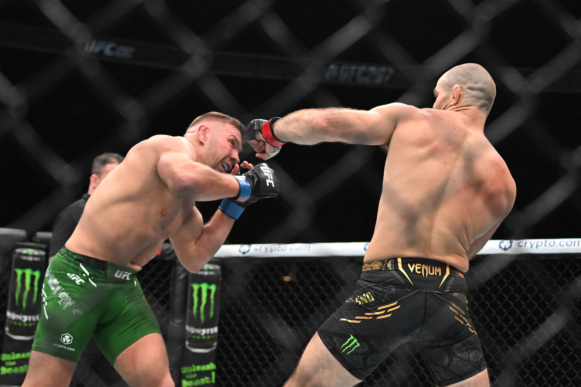 Koszmarna kontuzja byłego mistrza UFC. Tak wygląda jego twarz po walce [ZDJĘCIE]