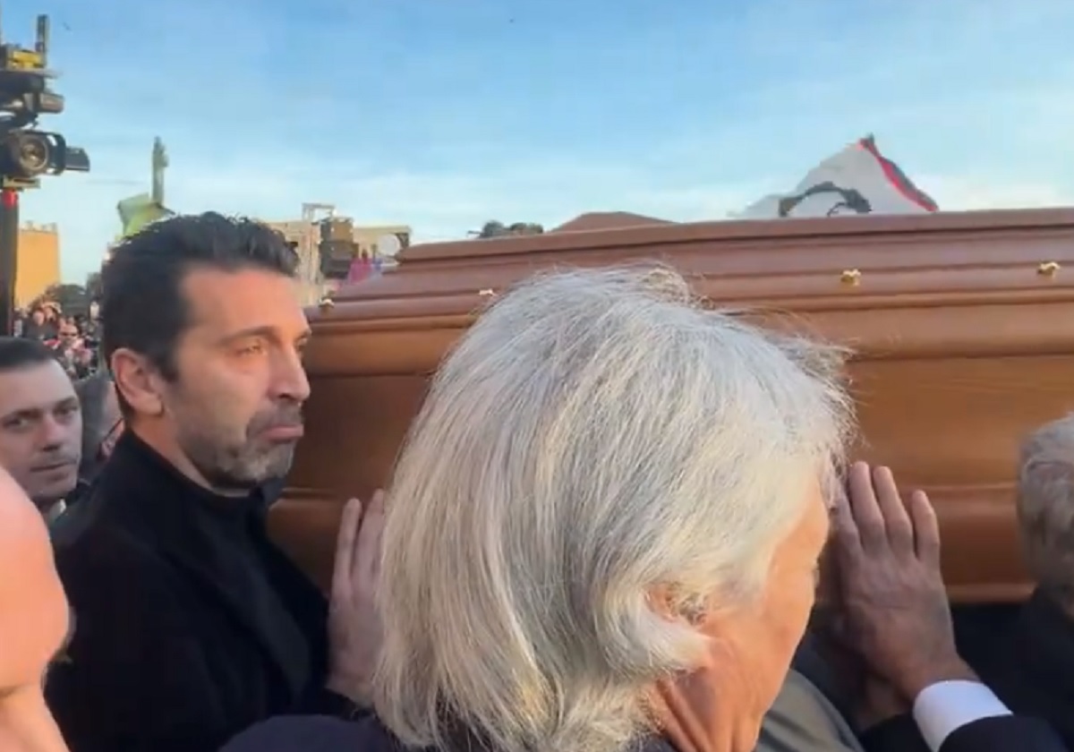 Smutne sceny we Włoszech. Gianluigi Buffon zalał się łzami na pogrzebie legendarnego piłkarza [WIDEO]