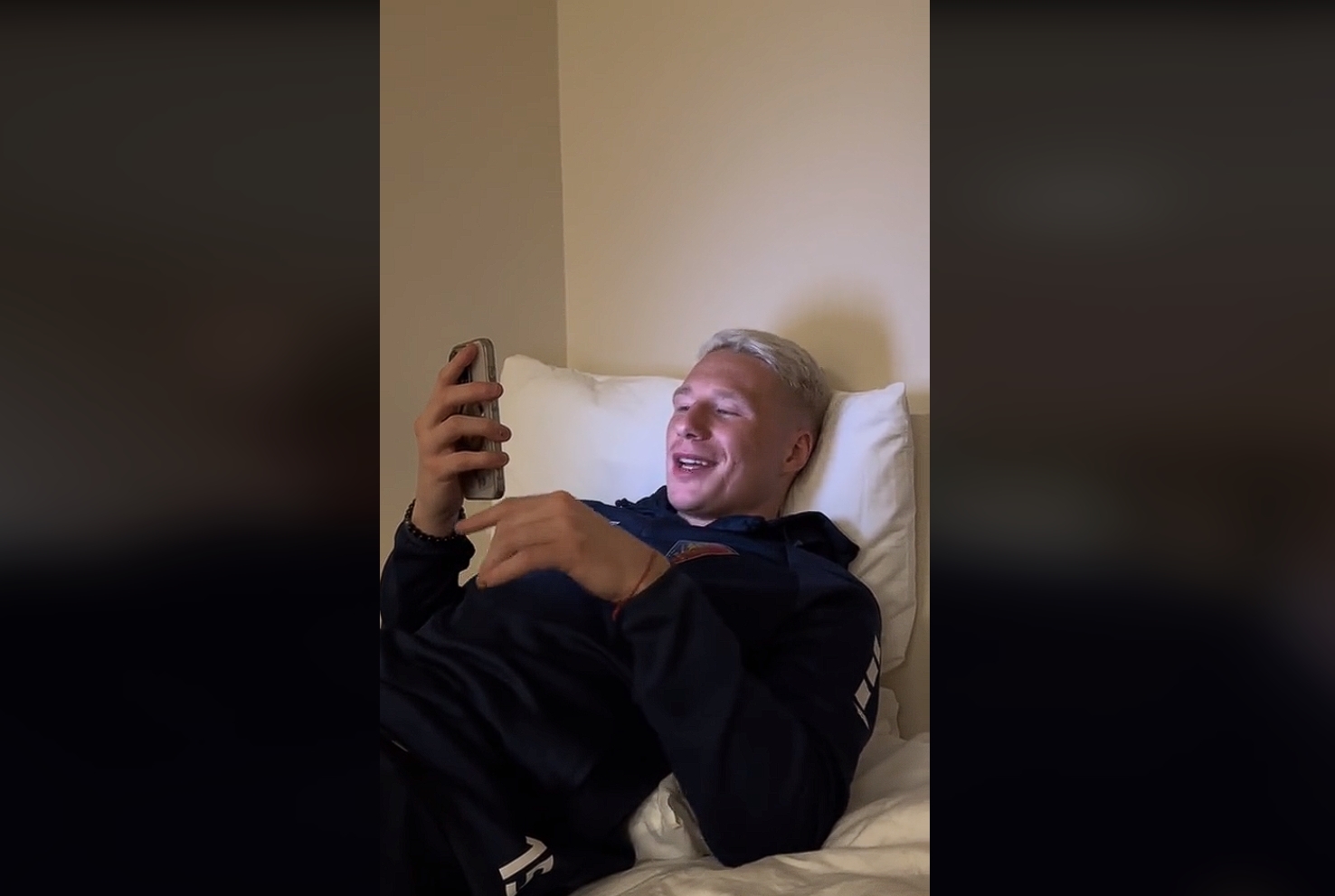 Piłkarz klubu Ekstraklasy... rapuje o obozie w Turcji. Nagranie staje się hitem internetu [WIDEO]