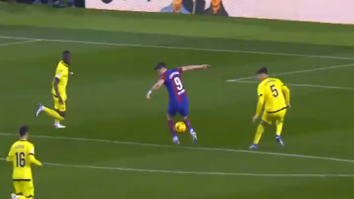 Asysta Lewandowskiego w meczu FC Barcelony. Polak wraz z Guendoganem przywrócili nadzieję "Blaugranie" [WIDEO]