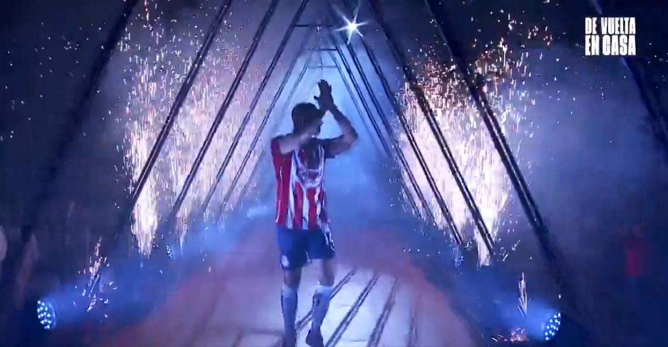 "Chicharito" zaprezentowany w nowym klubie! Ekstaza na trybunach [WIDEO]