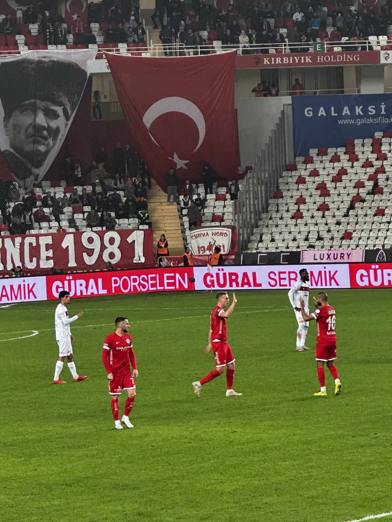 Adam Buksa po golu w meczu Antalyasporu Adam Buksa po golu w meczu Antalyasporu
