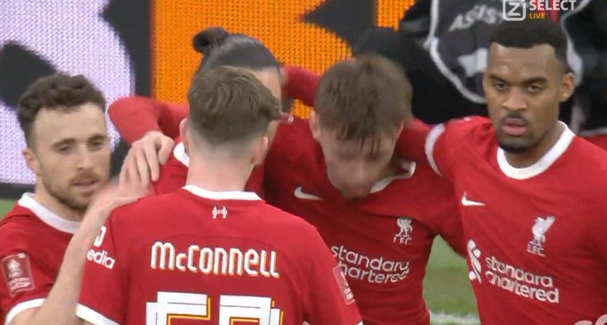 Spektakularny mecz Liverpoolu! Festiwal goli na Anfield, drugoligowiec postraszył faworyta [WIDEO]