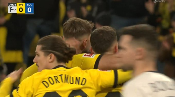 Kuriozalny samobój i hat-trick napastnika. Borussia Dortmund wyszarpała kolejne zwycięstwo [WIDEO]