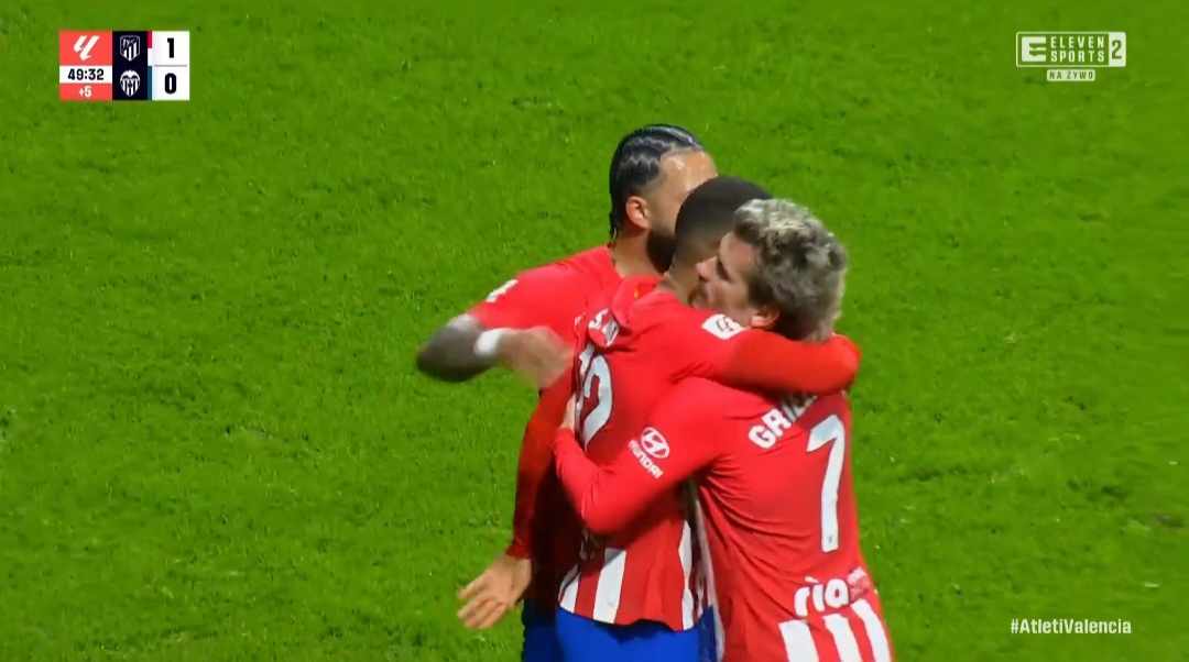 Atletico Madryt wyprzedziło Barcelonę! Antoine Griezmann znów zachwycił [WIDEO]