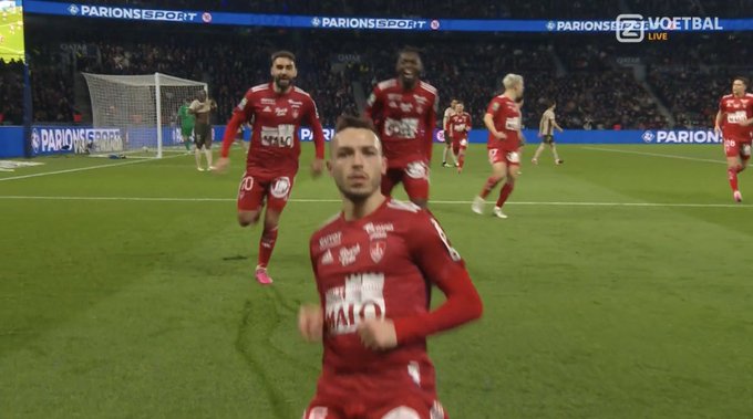 Szok na Parc des Princes! PSG wypuściło dwubramkowe prowadzenie, przepiękny gol rywala [WIDEO]