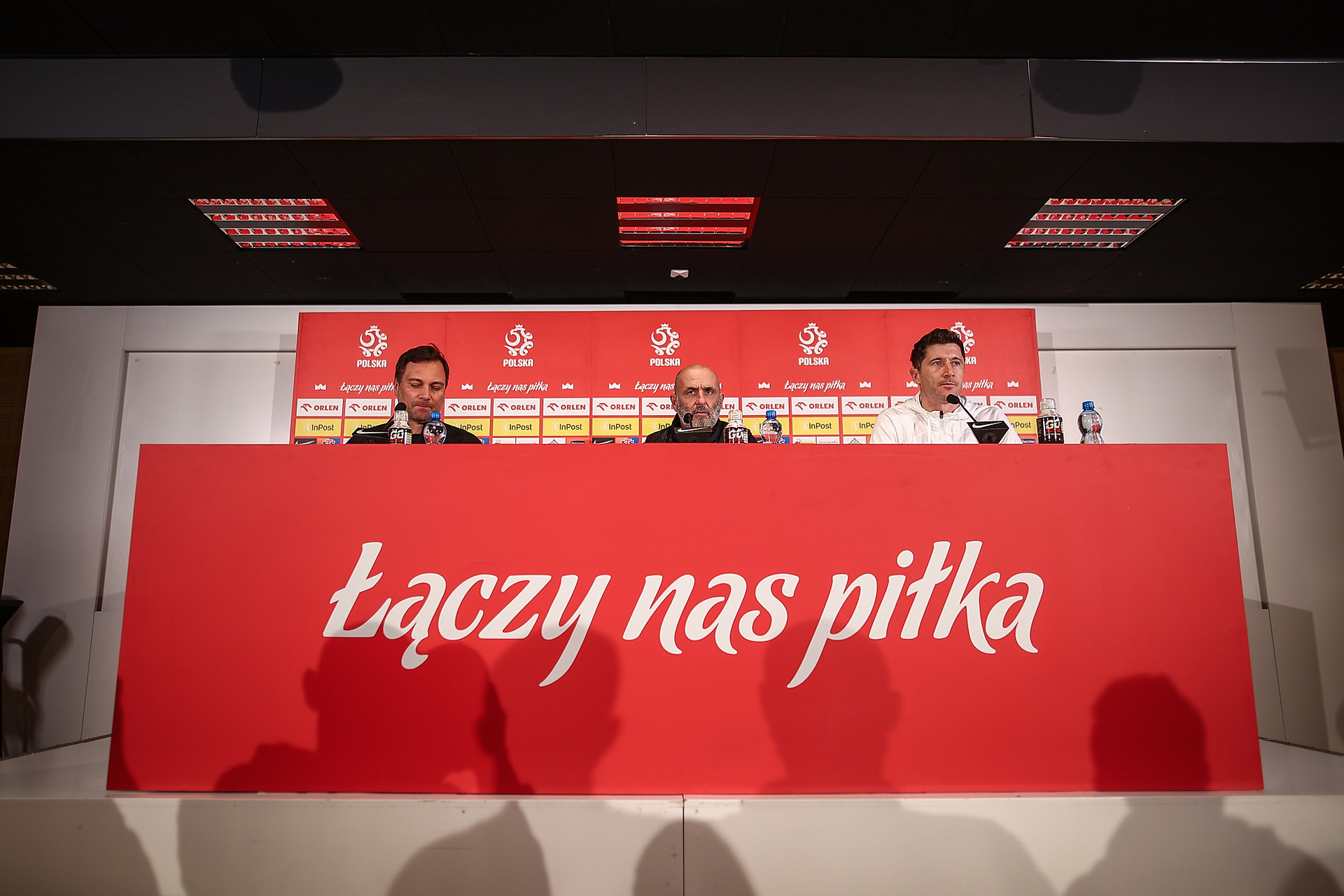 "To zmierza w złym kierunku". Probierz stanął w obronie Lewandowskiego. Głośny apel selekcjonera