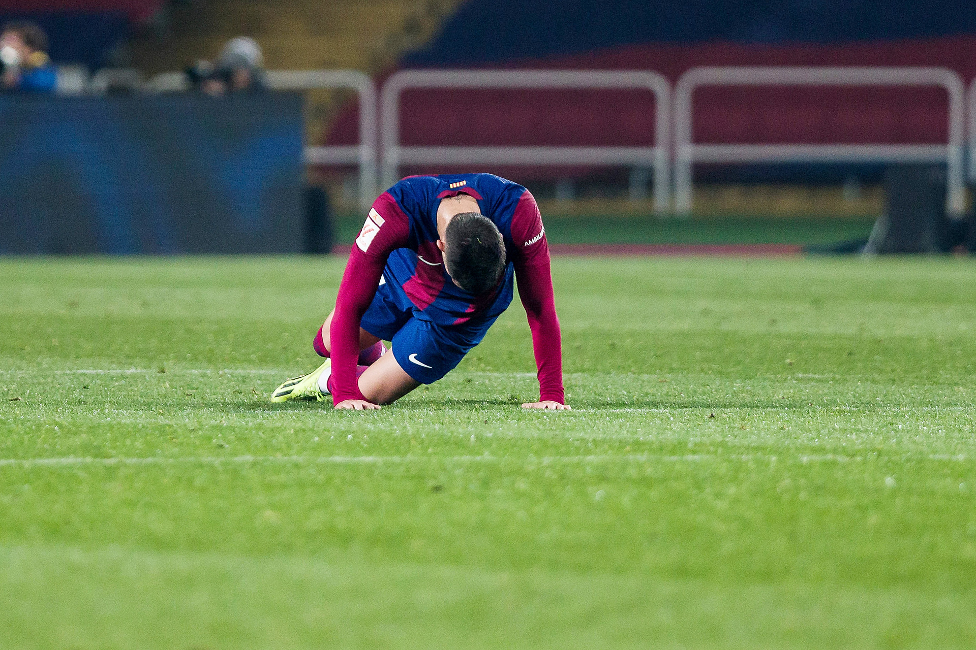 Alarm w Barcelonie, kolejny piłkarz kontuzjowany! Skrzydłowy przegapi ważne spotkanie