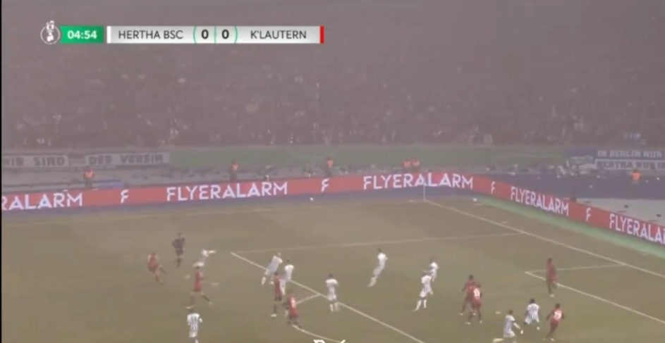 Asysta Tymoteusza Puchacza w ćwierćfinale Pucharu Niemiec! Nieco przypadkowe podanie Polaka [WIDEO]