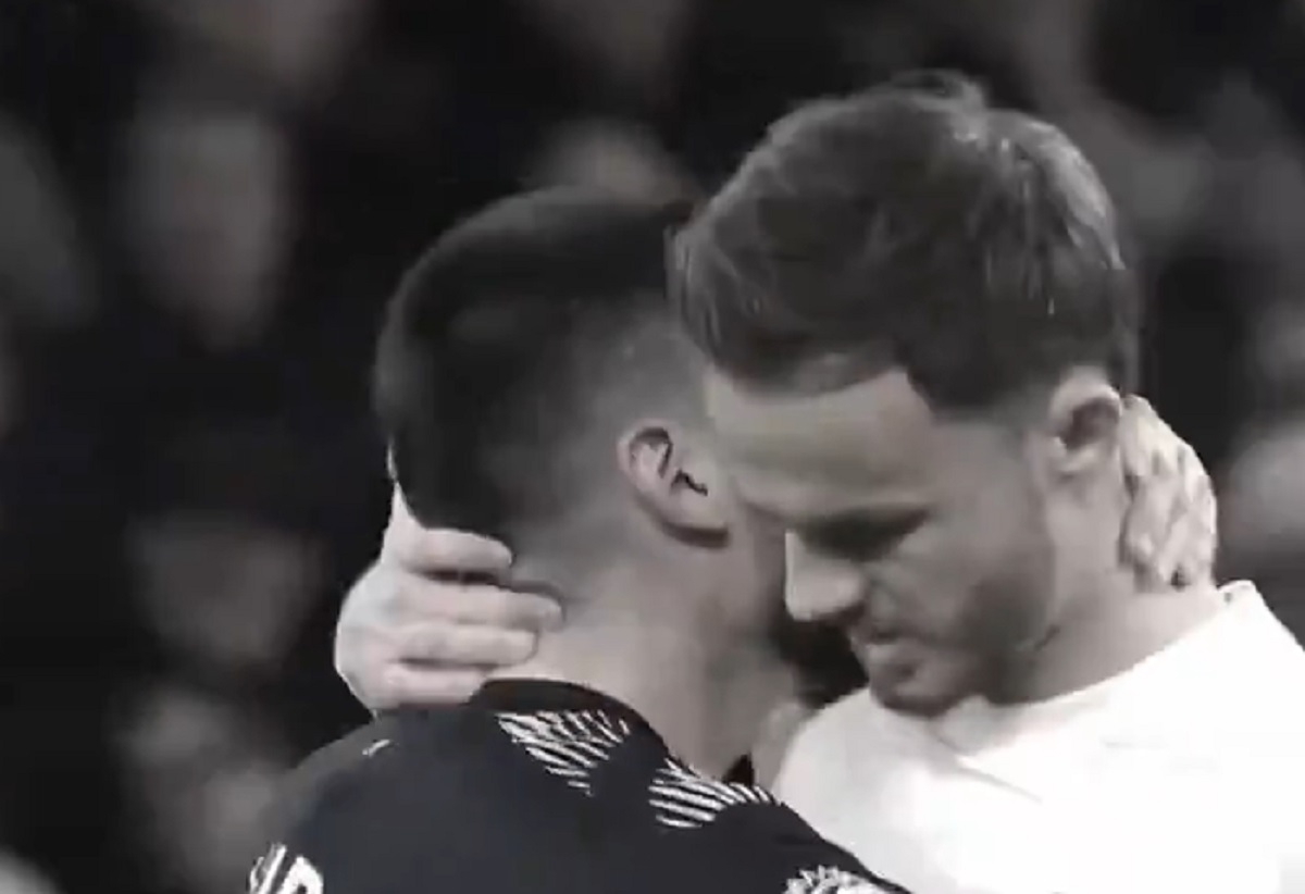 Piłkarz Premier League skopiował cieszynkę rywala. Błyskawiczna reakcja przeciwnika, doszło do spięcia [WIDEO]