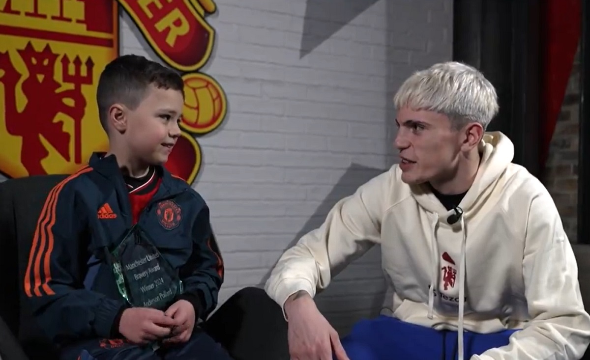 Ogromne serce piłkarza Manchesteru United. Spotkał się z chłopcem, który walczył z nowotworem [WIDEO]