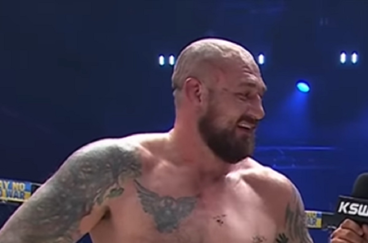 Duże rozczarowanie na KSW Epic. Mistrz wagi ciężkiej zatrzymany w niecodziennej formule
