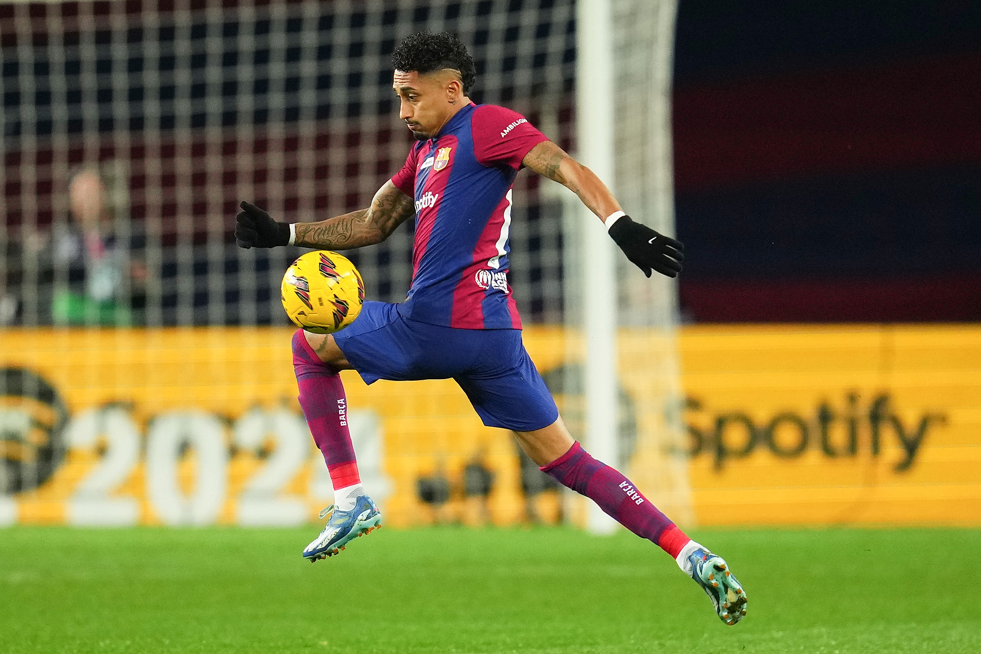 FC Barcelona czeka na oferty za swojego piłkarza. Klub Premier League już bada sytuację