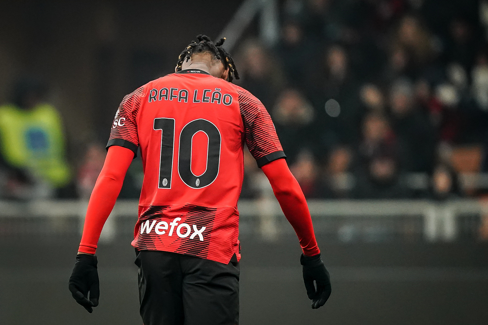 Tyle PSG musiałoby zapłacić za Rafaela Leao. Konkretna klauzula w umowie gwiazdy Milanu
