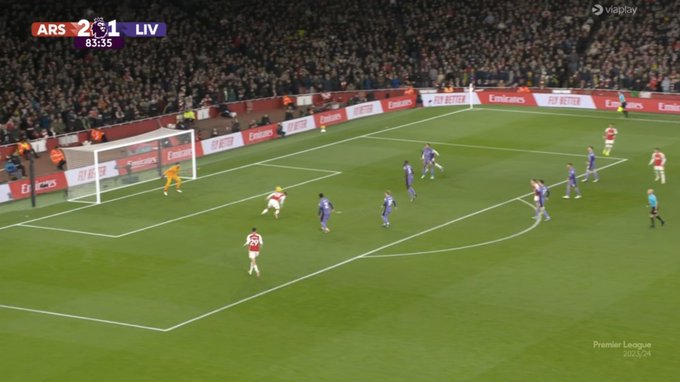 Jakub Kiwior mógł strzelić gola z Liverpoolem! Obrońca Arsenalu zachował się niczym napastnik [WIDEO]